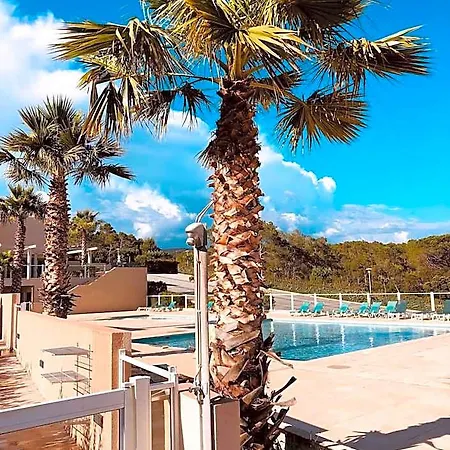 Отель Les Parasols D'argens 3*